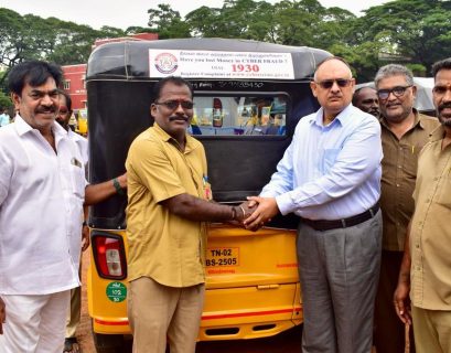 Police turn to autorickshaws to raise awareness on cybercrime helpline