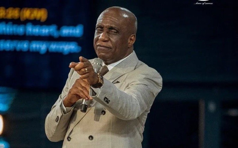‘Don’t give your offering here’ – Pastor Ibiyeomie tells Yahoo boys