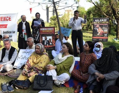 Pakistan police re-arrest prominent rights lawyer after top court granted bail