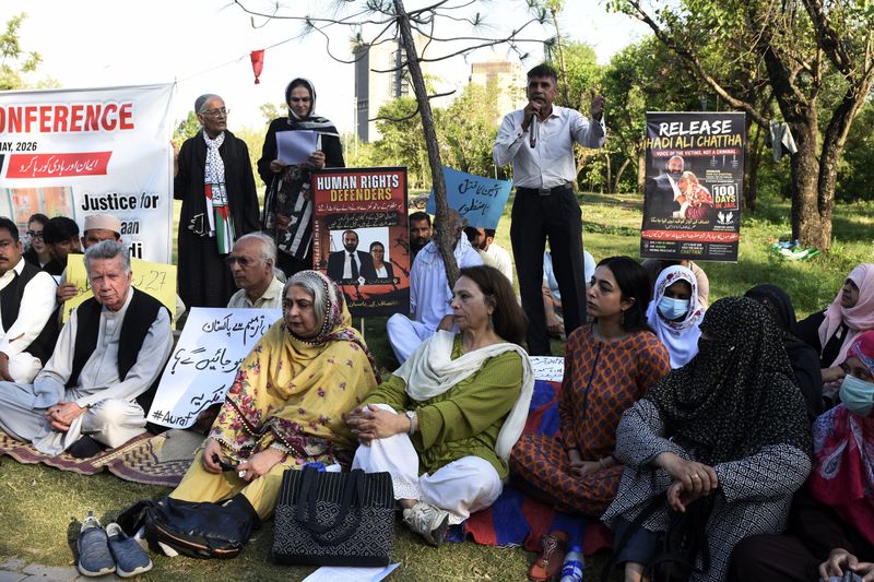Pakistan police re-arrest prominent rights lawyer after top court granted bail